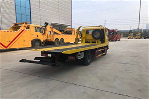 城东非事故拖车